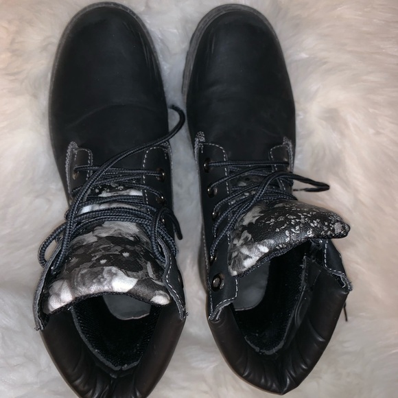Boots 😍🖤 - Picture 4 of 6